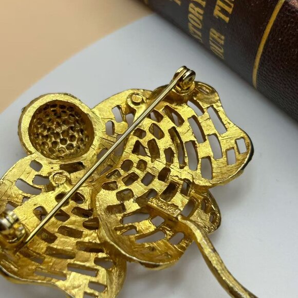 Vintage Signed Corocraft Gold Tone Flower Brooch with Rhinestones - Picture 4 of 5